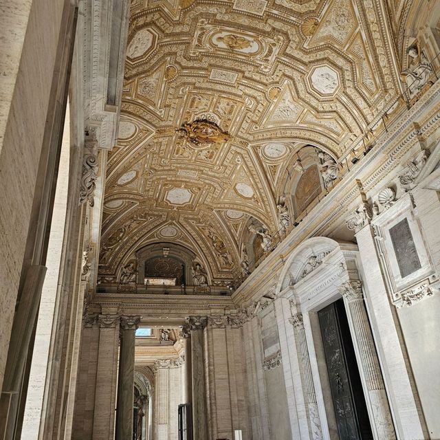 [ヴァチカン]ローマ市内の中にあるヴァチカンのシンボル[サン・ピエトロ寺院]