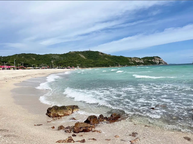 ”หาดแสม“ แหล่งบันเทิงของนักท่องเที่ยวเกาะล้าน