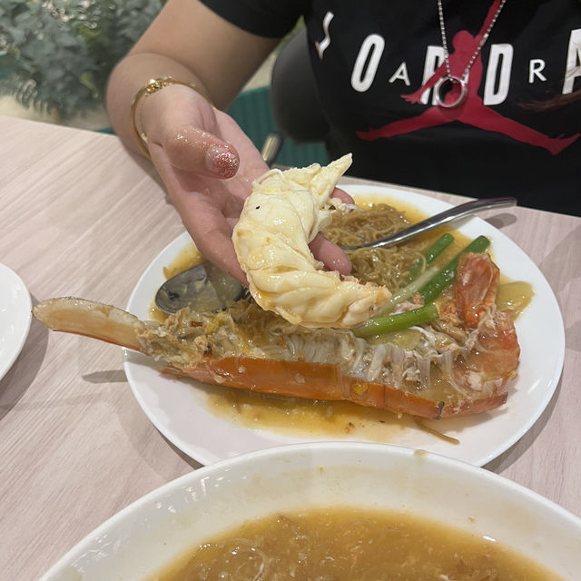 Fresh lobster 🦞 in Sang Har Noodles! 