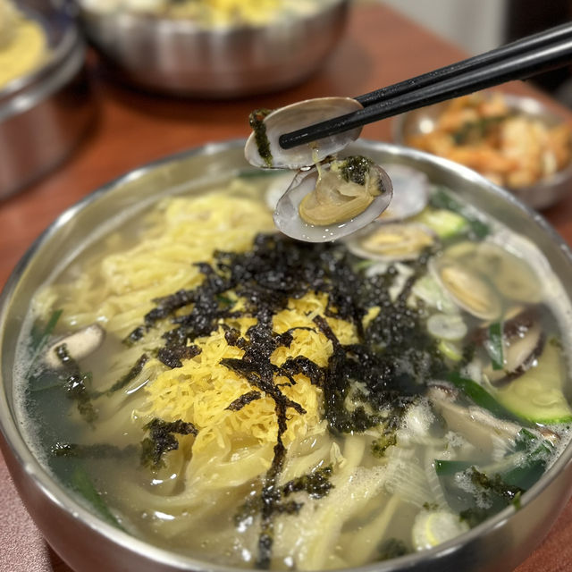 人氣特色韓料．韓式刀削湯麵