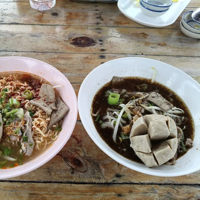 ”ลมเล ก๋วยเตี๋ยวลูกชิ้นยักษ์“ ร้านลับบางปู