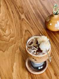 Coastly Cottage คาเฟ่สไตล์บาหลีที่แก่งกระจาน 🏝️