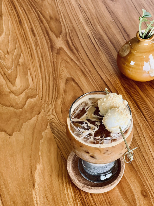 Coastly Cottage คาเฟ่สไตล์บาหลีที่แก่งกระจาน 🏝️