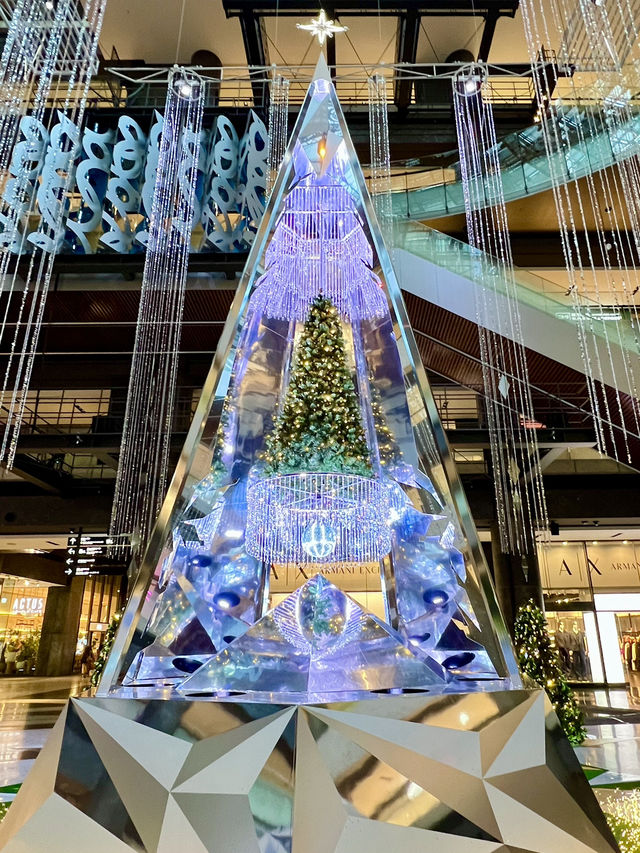 大阪 ❤︎まるで万華鏡🪞✨室内の巨大なクリスマスツリー⭐️ 