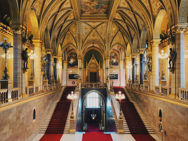 Budapest / Hungary 多瑙河畔的必訪地標：匈牙利國會大廈與多瑙河岸的鞋子 