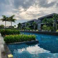 Plane-Watching by the Pool?