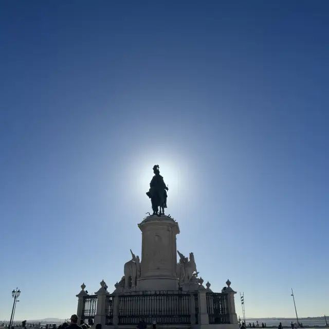 หัวใจของลิสบอน สัมผัสประวัติศาสตร์และเสน่ห์ที่จัตุรัสคอมเมอร์ซิโอ