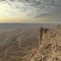 【中東砂漠の大絶景を一望】サウジアラビア Edge of the world