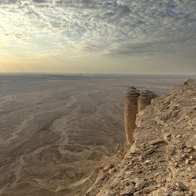 【中東砂漠の大絶景を一望】サウジアラビア Edge of the world