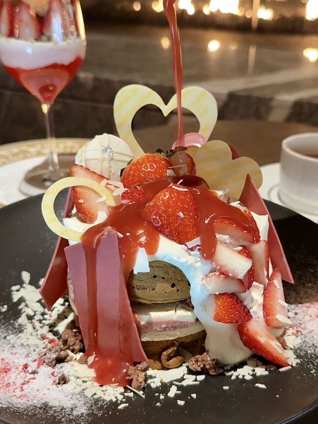 Strawberry sweets in Lobby lounge🍓