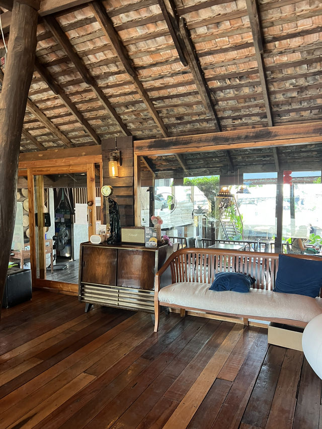 คาเฟ่ Wooden House Cafe’ ลำปาง