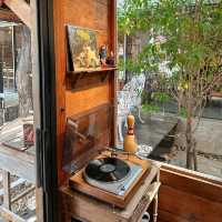 Ellen Cafe House 