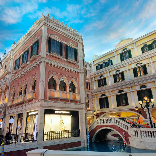 Enchanting Night Stroll Through Macau's Taipa & Cotai: A World of Lights and Landmarks 🌙✨