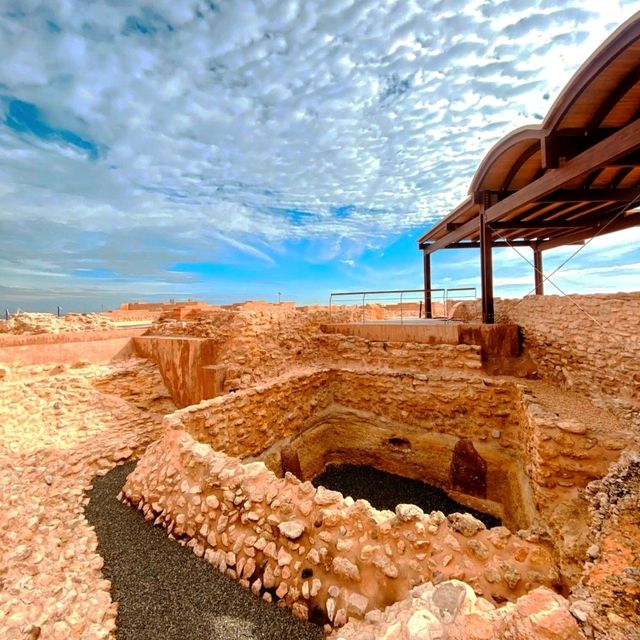 幾個古代時期的建築遺跡聚集在一起的小半島
