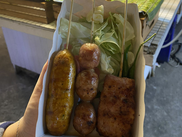 Bangkok’s Food Scene: From Street Eats to Iconic Restaurants! 🍜🥤✨