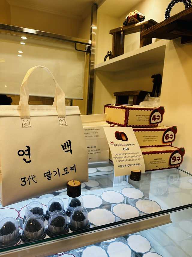 韓國🇰🇷 弘大 延白草莓大福 