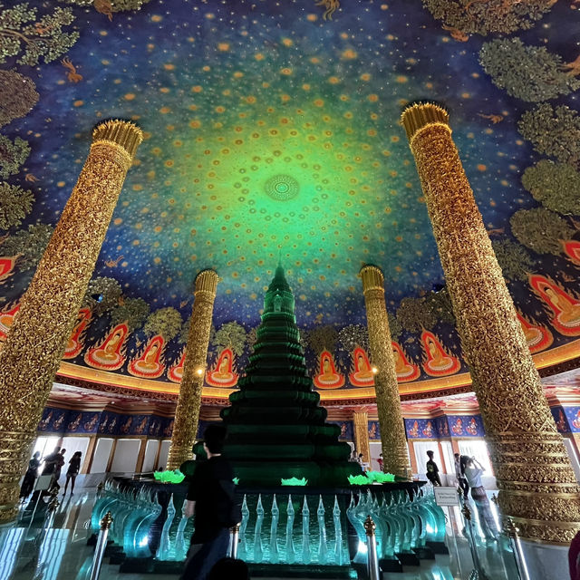 タイ🇹🇭バンコク旅行　エメラルド色の仏塔✨
