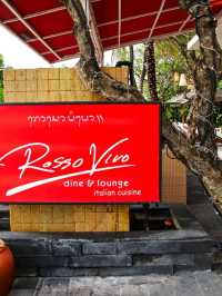 觀賞庫塔海灘夕陽的最佳餐廳Rosso Vivo Dine & Lounge