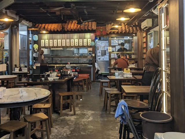 Song Fa Bak Kut Teh is a famous must-try restaurant in Singapore.🍽️👍🏻✨