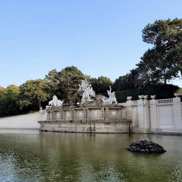 シェーンブルン宮殿庭園（オーストリア・ウィーン） – ハプスブルク家の華麗な遺産