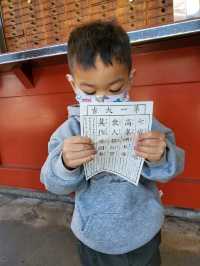帶著小孩到淺草寺參拜祈福