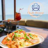 นั่งชิลล์ริมทะเลระยอง กับ Crab house