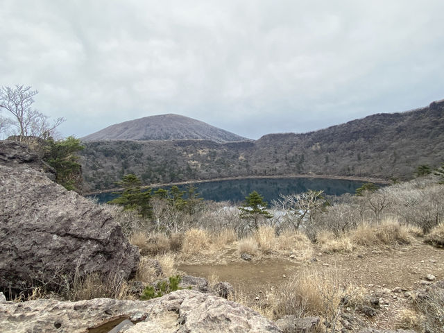 Onami Lake วิวทะเลสาบบนปากปล่องภูเขาไฟสำหรับสายลุย