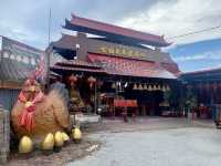 Si Hai Long Wang Temple: Where Ocean Gods & Satay Sticks Rule the Waves🌊🐉