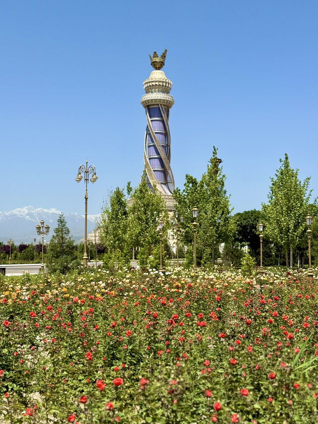 Spring in Dushanbe – Monument Istiklol Stroll