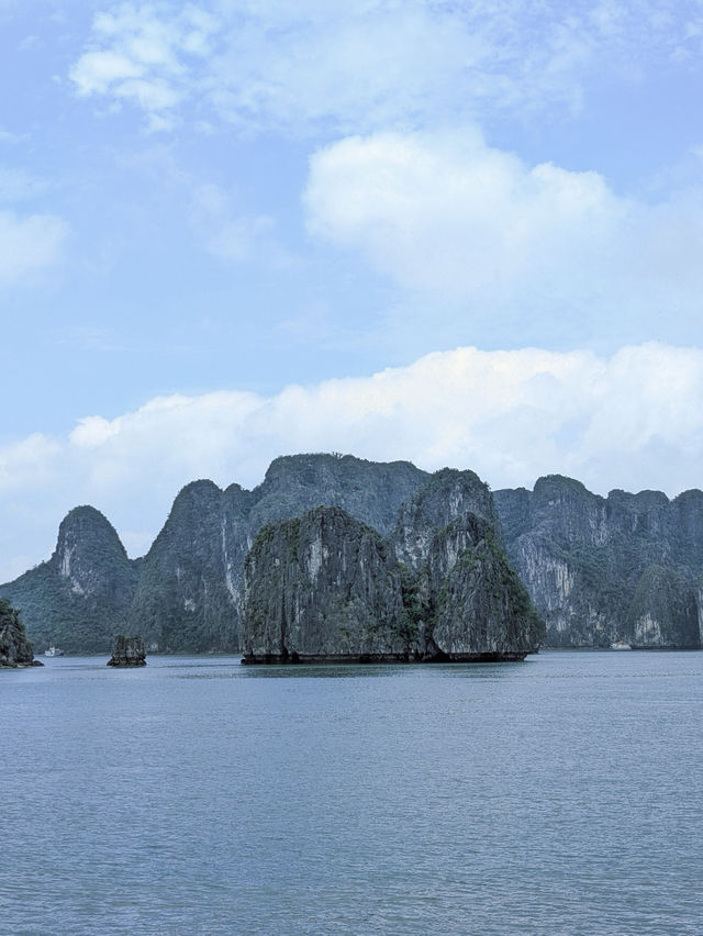 🇻🇳 Halong Bay: When Nature Outshines Every Filter ⛰🛳