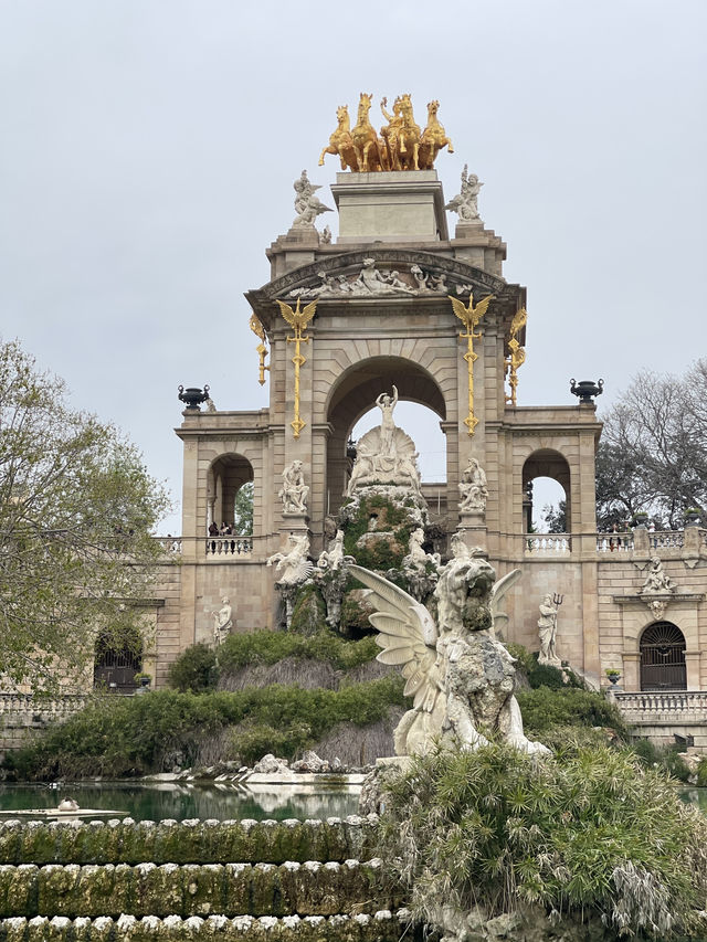 Hola Barcelona เมืองแห่งสถาปัตยกรรมสุดฮิป