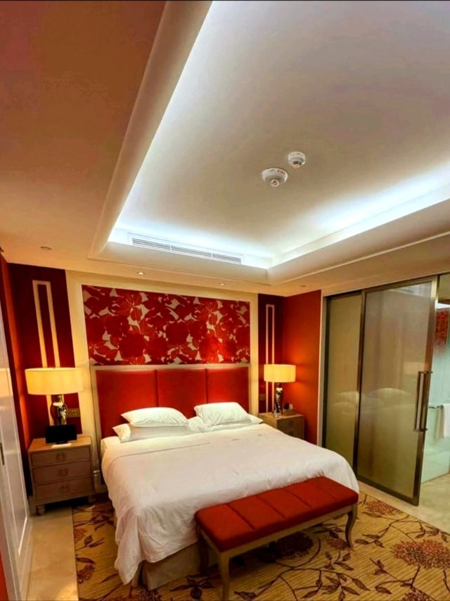 Get a lovely view of Manila Bay and get a feel for luxury from Okada Hotel