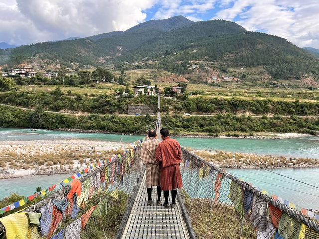 Punakha Suspension Bridge – Swaying Above the River 