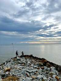 Where the Sea Meets the Sky: Sunset Serenity at Pantai Malindo
