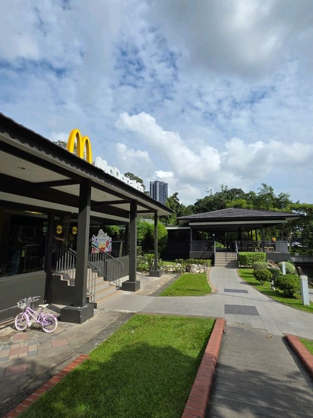 McDo Meets Tranquility: A Bite at Ridout Tea Garden, Singapore