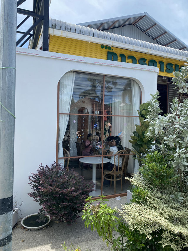 คาเฟ่เล็กๆ แต่อบอุ่นใจ ที่ Ours Café ท่าศาลา