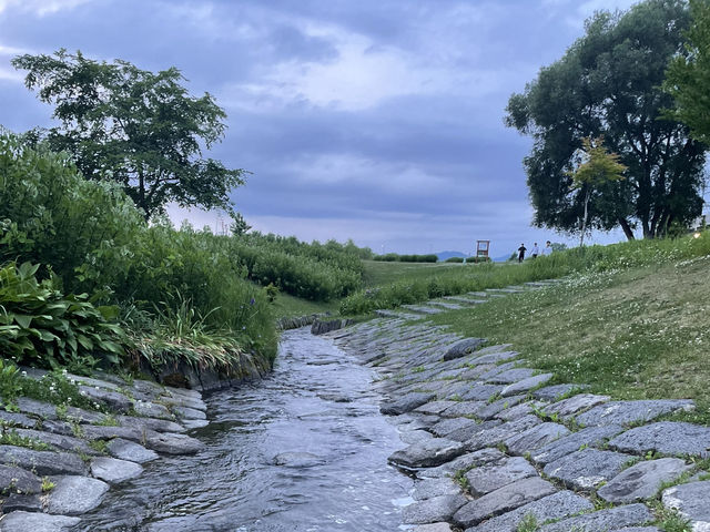 旭川漫遊：夕陽、水岸與閒適時光
