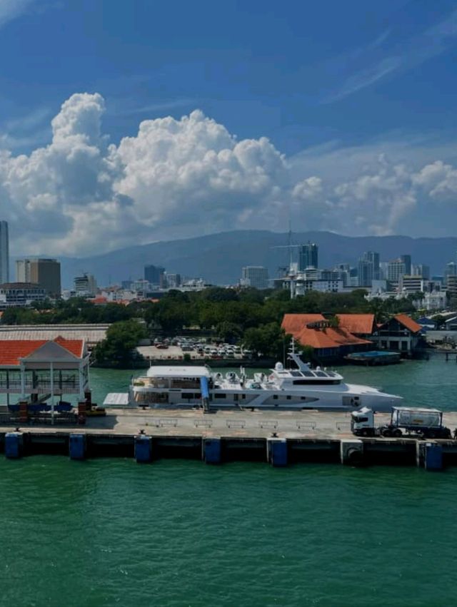 Singapore:🚢✨ Ovation of the Seas – Luxury Meets Adventure at Sea! 🌊🌏