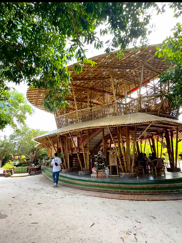 📍Hidden Gem in Langkawi: Golden Bamboo Cafe 🎋🍝🍮