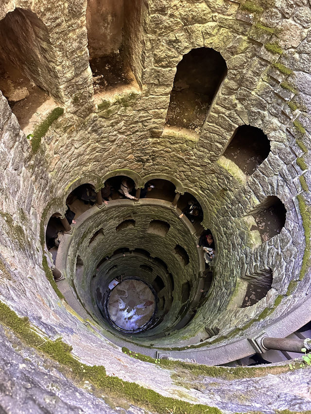 【レガレイラ宮殿（Quinta da Regaleira）｜シントラの“魔法の庭園と謎めく宮殿”】