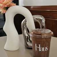 Haus Cafe & Bar 