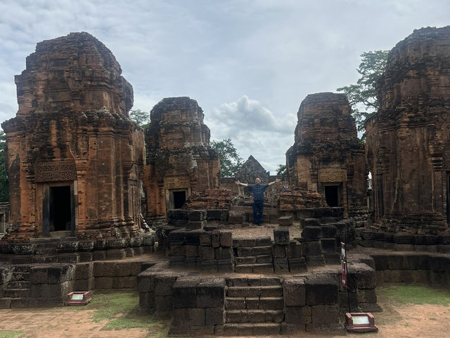 มนต์เสน่ห์ขอมโบราณกลางทุ่งอีสานใต้