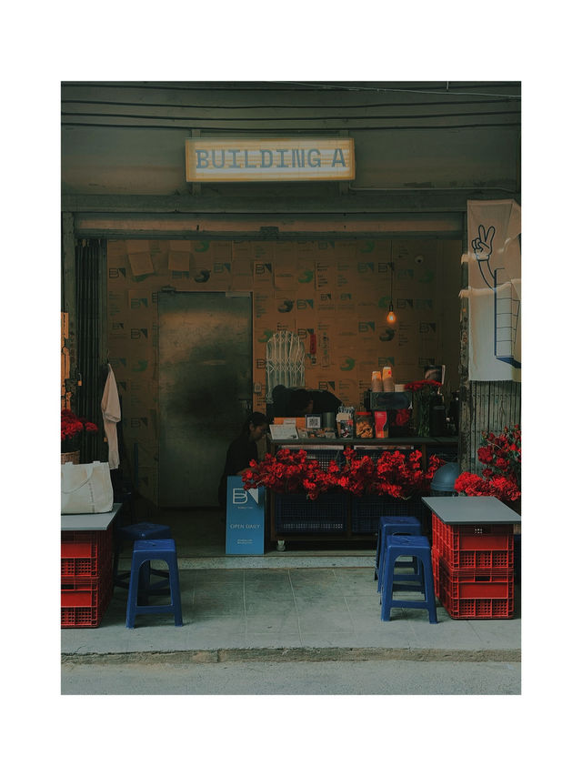 Building A – คาเฟ่สายชิลในกาดหลวง เชียงใหม่ 🧊☕