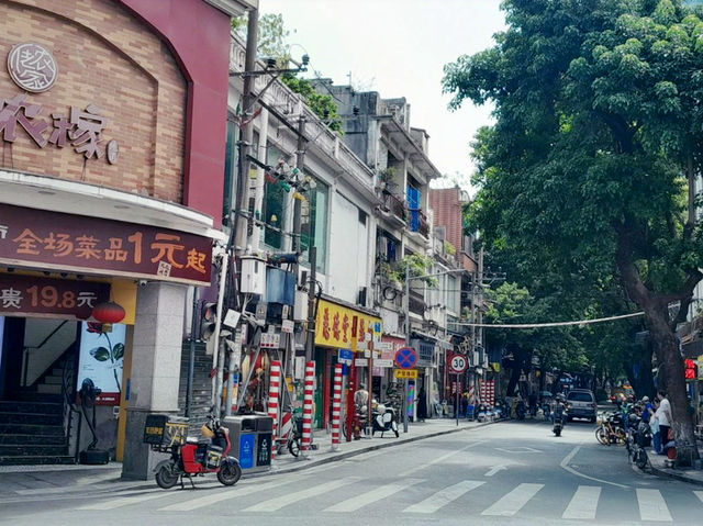 Shangxiajiu Pedestrian Street: Guangzhou’s Retro Runway