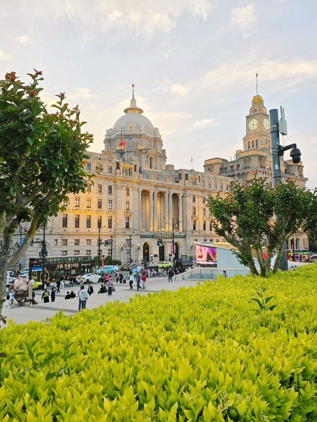 City Lights & Skyline Dreams – Exploring The Bund