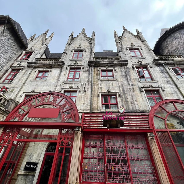 🏰 Lost in France… but in Vietnam?!