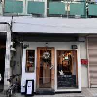 Whimsical Foam & Latte Magic – My Visit to Hat Coffee Latte Art Club, Tokyo (Asakusa)