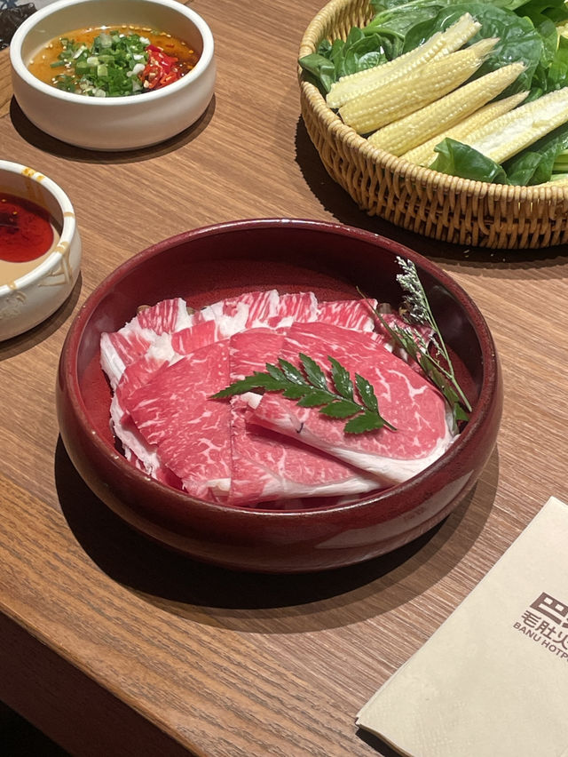 中国人の友達に火鍋食べたいって言ったらここだけは行けって言われた火鍋屋"巴奴毛肚火锅(上海人广来福士店)"🇨🇳 中国人の友達に火鍋食べたいって言ったらここだけは行けって言われた火鍋屋"巴奴毛肚火锅(上海人广来福士店)"🇨🇳