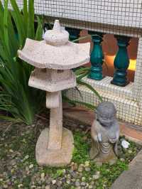 A hidden Japanese garden between the temples