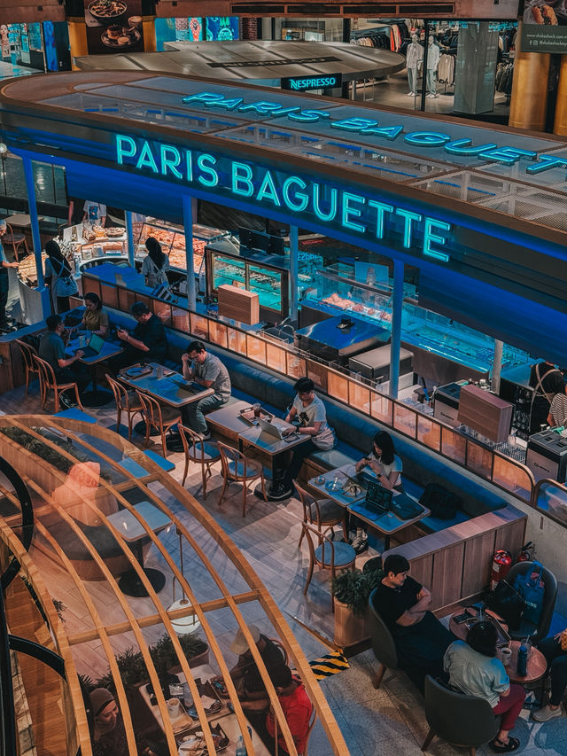 Parisian Calm After Lunch – Coffee & Chill at Paris Baguette